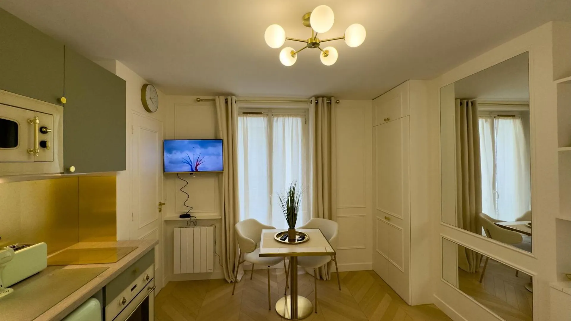 Chez Lucette Studio 17E Paris Apartment